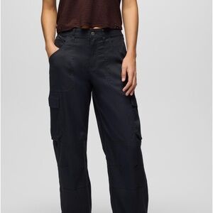 New Prana Women's Stretch Zion Cargo Pant in Black - size 8